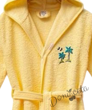 Детски халат за баня в жълто с качулка, джобчета и картинка