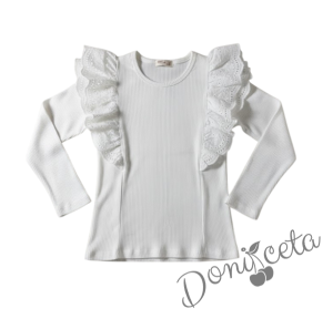 Детска рипсана блуза с дълъг ръкав в бяло с ефектни къдрици