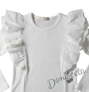 Детска рипсана блуза с дълъг ръкав в бяло с ефектни къдрици