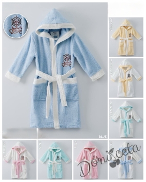 Детски халат за баня в светлосиньо с качулка, джобчета и картинка