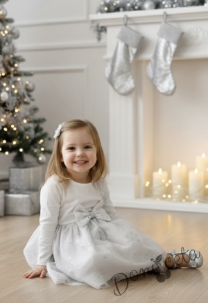Коледна детска рокля в цвят екрю с панделка и снежинки в сребристо