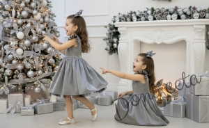 Официална детска рокля с къс ръкав с блясък Балеа в сребристо