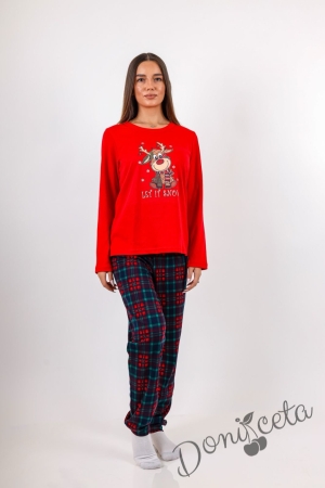 Дамска коледна пижама в червено с весело еленче и надпис
