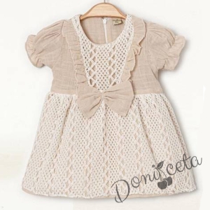 Бебешка рокля с къс ръкав от дантела в екрю и кафяво с панделка и къдрички  456