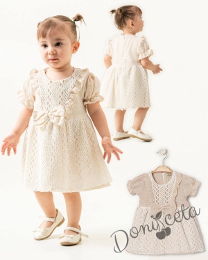 Бебешка рокля с къс ръкав от дантела в екрю и бежово с панделка и къдрички  2