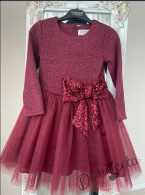 Интересна официална детска рокля в бордо с ефектен плат и панделка