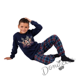 Детска коледна пижама в тъмносиньо с весели еленчета и надпис