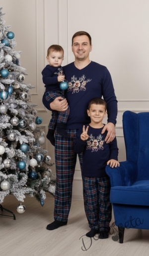 Мъжка коледна пижама Блитцен в тъмносиньо с весели еленчета и надпис 