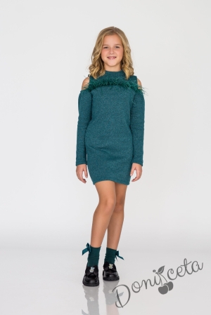 Детска рокля по тялото с дълъг ръкав в зелено с пера и ефектни ръкави