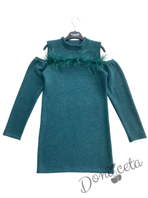 Детска рокля по тялото с дълъг ръкав в зелено с пера и ефектни ръкави