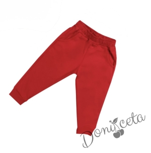 Ватиран коледен детски комплект с коледни мотиви с блузка в зелено и панталонки в червено