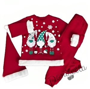 Коледен комплект в червено с три джуджета и подаръци 1