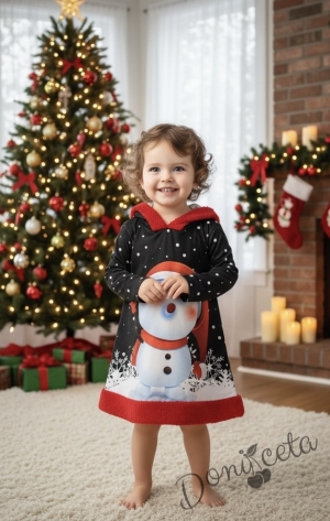 Коледна детска рокля в черно със снежен човек и качулка с червен пух по края