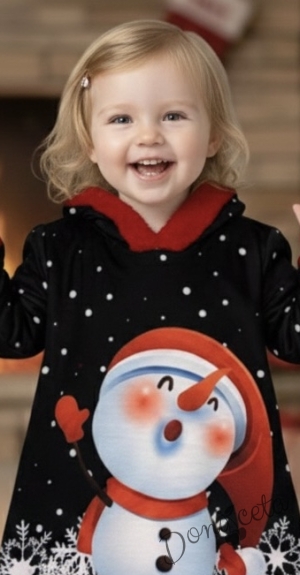 Коледна детска рокля в черно със снежен човек и качулка с червен пух по края