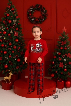 Коледна детска пижама Донър с горнище в червено с коледна картинка и долнище в червено каре Карена