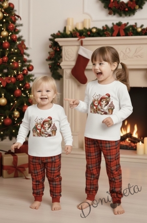 Коледна детска пижама Донър с горнище в бяло с коледни мотиви и долнище в червено каре Карена