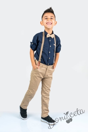 Комплект от риза в тъмносиньо и панталони, тиранти и папийонка в бежово 1