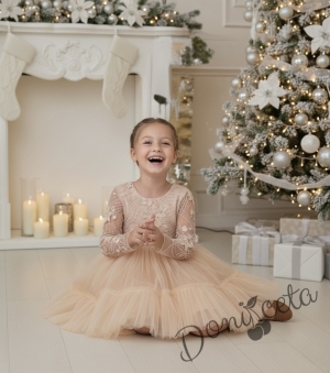 Официална детскарокля с дълъг ръкав Амира с дантела и тюл и фиба за коса в бежово от колекция Бежина