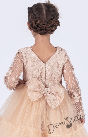 Официална детскарокля с дълъг ръкав Амира с дантела и тюл и фиба за коса в бежово от колекция Бежина