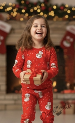 Коледна детска пижама в червено с картинка с коледни мотиви