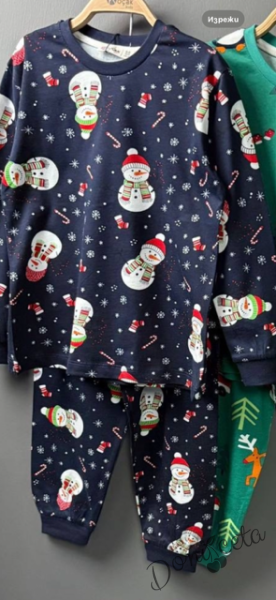 Коледна детска пижама в тъмносиньо с картинка с коледни мотиви