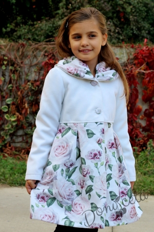 Детско палто за момиче  в бяло на цветя с красива яка