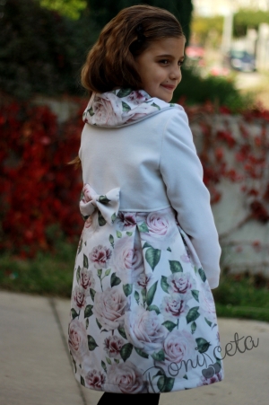 Детско палто за момиче  в бяло на цветя 