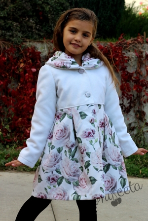 Детско палто за момиче  в бяло на цветя 