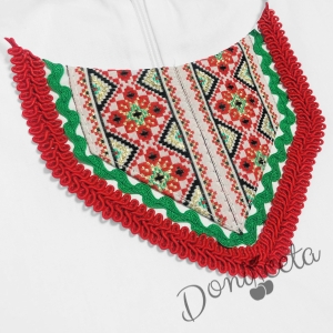 Детска рокля в бяло, зелено и червено за момиче с шевица 2