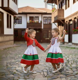 Детска етно рокля в бяло, зелено и червено за момиче с болеро в червено и фолклорни мотиви