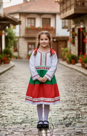 Детска народна носия 72-сукман в бяло, зелено и червено с фолклорни мотиви етно