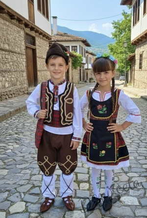 Детска народна носия за момче 77 с риза, потури и елек в кафяво, каре пояс, гети, торбичка  и калпак