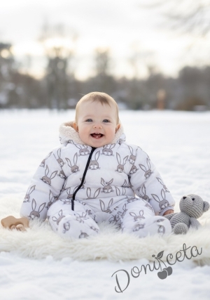 Детска коледна рокля в бяло с къдрички, панделка и зимни къщички 