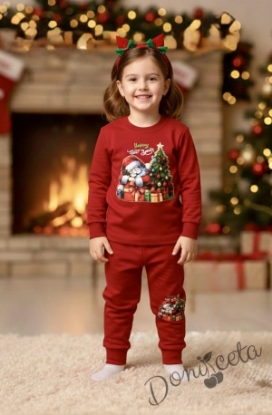 Ватиран коледен комплект в червено с картинка на Дядо Коледа с елха и надпис за момче или момиче