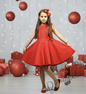 Детска изчистена рокля в червено с тюл тип клош 