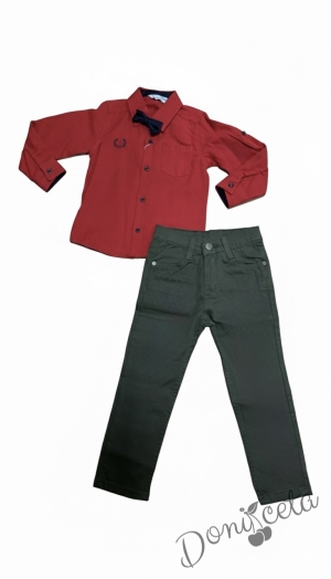 Комплект от риза в червено с папийонка и панталон в зелено