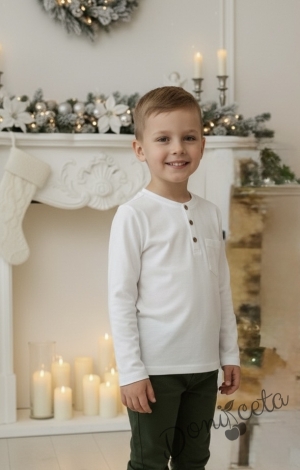  Комплект за момче от 2 части-блуза в бяло с копчета и панталон в зелено