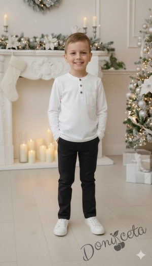  Комплект за момче от 2 части-блуза в бяло с копчета и панталон в черно