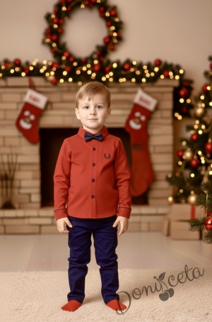 Комплект от риза в червено с папийонка и панталон в тъмносиньо 