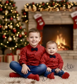 Комплект от риза в червено с папийонка  в тъмносиньо и дънки