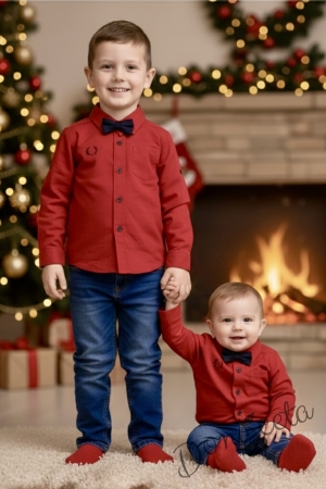 Комплект от риза в червено с папийонка  в тъмносиньо и дънки