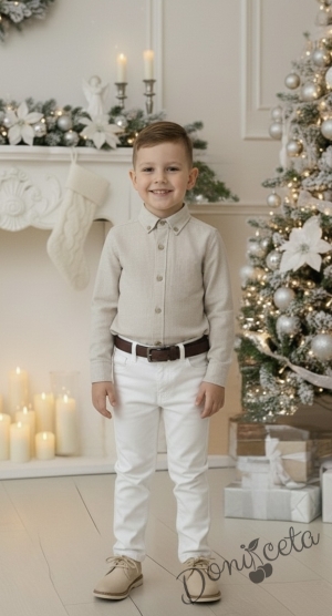 Детски комплект за момче от 2 части-риза в бежово с яка и панталон в бяло Светлосияна