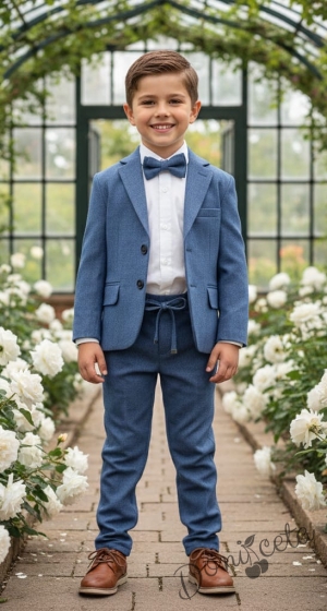 Спортно-елегантен костюм за момче от 4 части в синьо - риза в бяло, сако с джобове, панталон  с връзки и папийонка