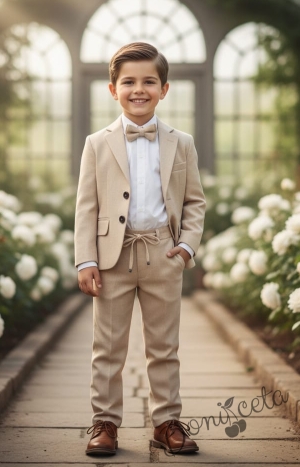 Спортно-елегантен костюм от колекция Бежина за момче от 4 части в бежово - риза в бяло, сако с джобове, панталон с връзки и папийонка