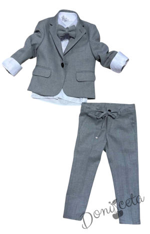 Спортно-елегантен костюм за момче в светло сиво от 4 части риза в бяло, сако с джобове, панталон  с връзки и папийонка 