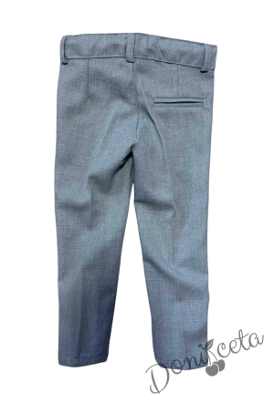 Спортно-елегантен костюм за момче в светло сиво от 4 части риза в бяло, сако с джобове, панталон  с връзки и папийонка 