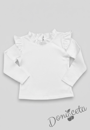Детска бяла блуза с дълъг ръкав и къдрички на рамената и бието 