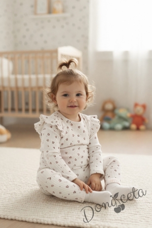 Бебешки релефен комплект за момиче  от две части боди с дълъг ръкав и къдрички  с панталон в екрю