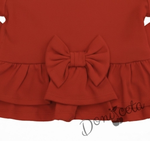 Комплект от пола Гери и сако в червено, блузка с дълъг ръкав  обкрайчена с червено и чорапи с панделка