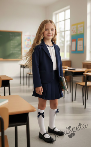 Комплект от пола Гери и сако в тъмносиньо, тениска в бяло с къс ръкав обкрайчена със сини шевове и чорапи с панделка